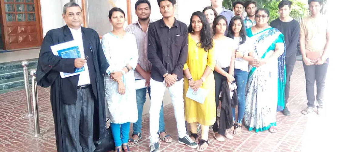 Visite de la cours de justice de Pondichéry, par les élèves de première STMG.