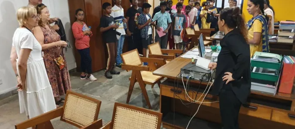 Visite du Consulat général de France à Pondichéry par les élèves de 5e